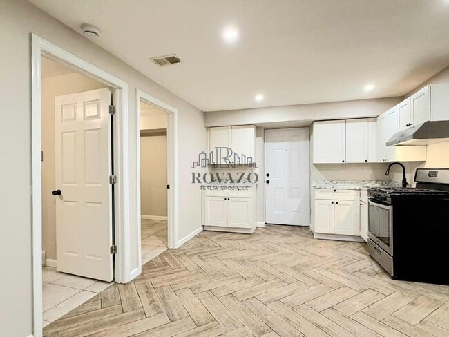 Building Photo - 172 Seymour Ave