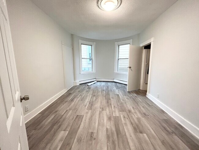 Building Photo - 8-10 Oakland St. Unit 1