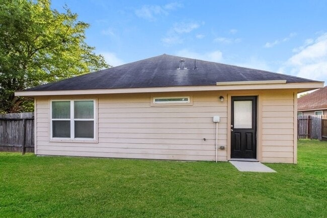 Building Photo - 3911 Cary Creek Dr