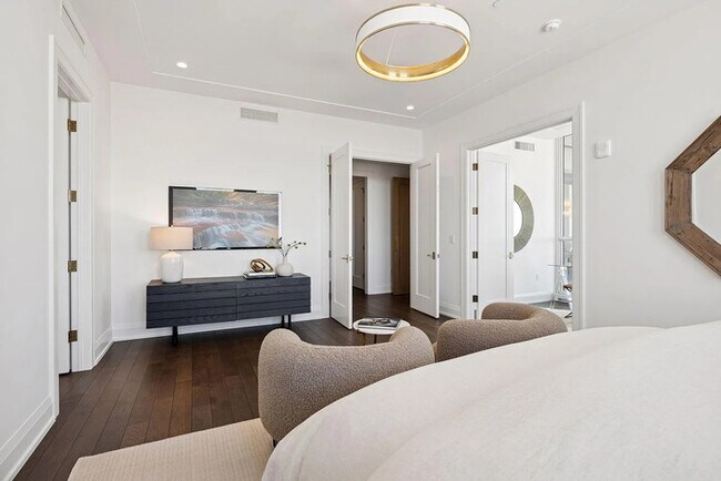 Foto del edificio - 1111 W River Pkwy