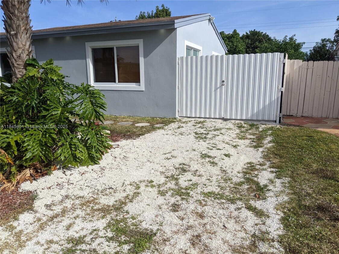 Foto principal - 6991 Coolidge St