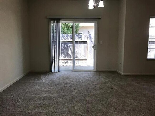 Building Photo - 689 Gateway