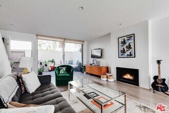 Building Photo - 960 N San Vicente Blvd