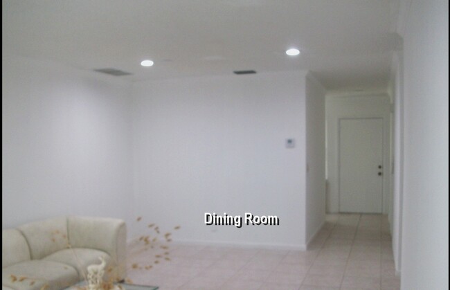 Building Photo - 8732 Bella Vista Dr