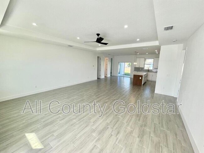 Foto del edificio - 4661 Fairlane Dr