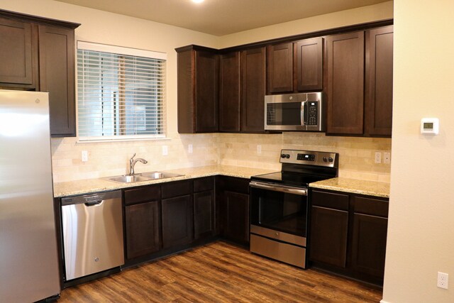 Foto del edificio - 740 Westfield Blvd