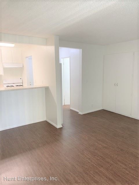 Foto del edificio - 10511 Lindley Ave