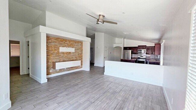 Foto del edificio - Upgraded 4 Bedroom 2 Bath in Grayson Square!