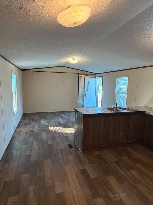 Building Photo - 1109 Teneile St