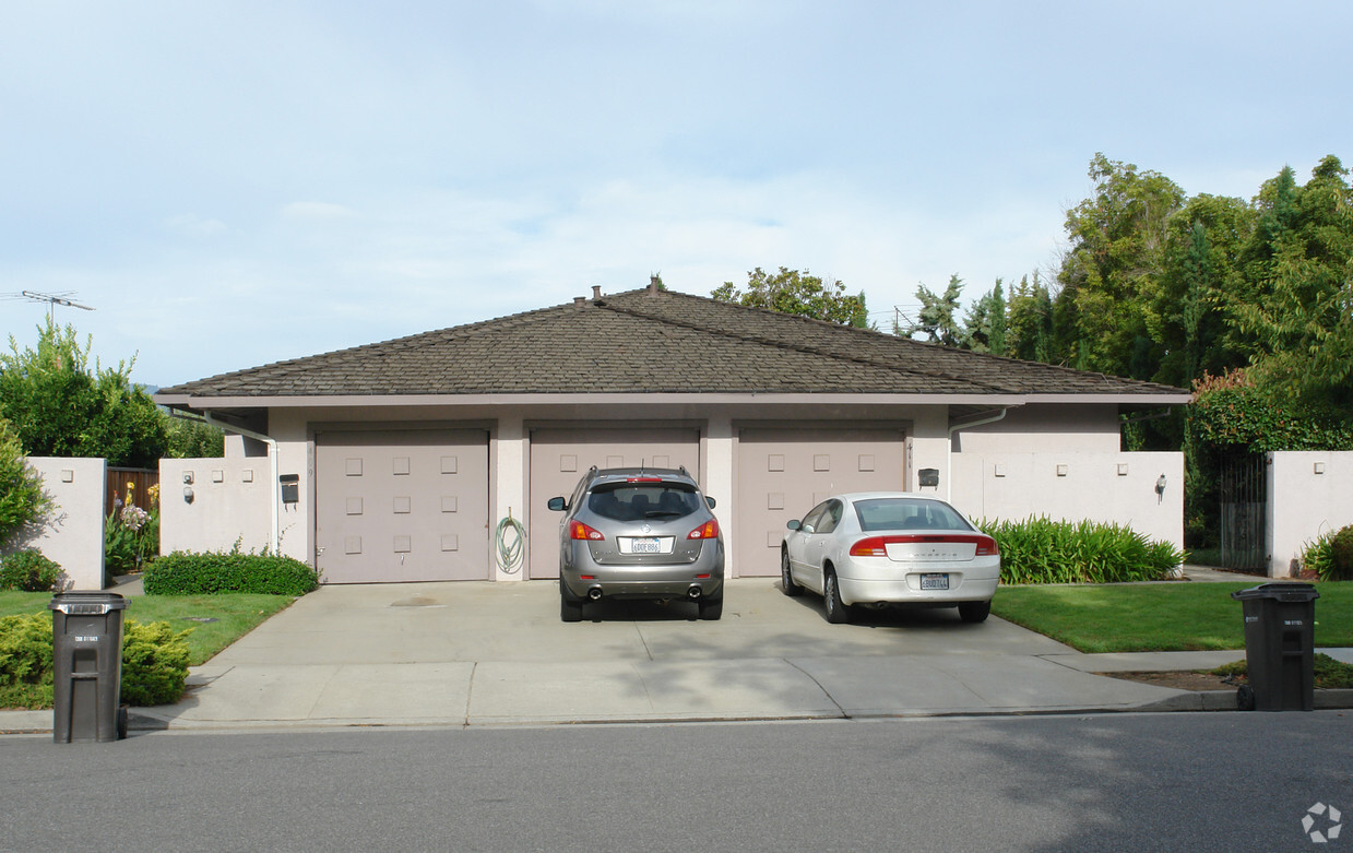 Primary Photo - 409-411 Pinehurst Ave