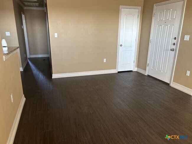 Foto del edificio - 2710 S Clear Creek Rd