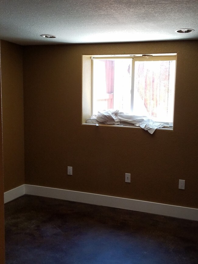 Building Photo - 1104 Columbine Ct