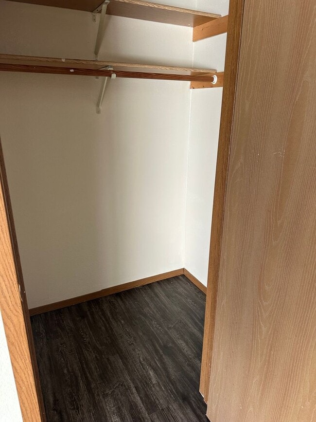 Building Photo - Four Bedroom Apartment