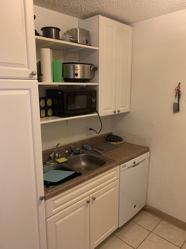 Kitchen - 3353 Madison Ave