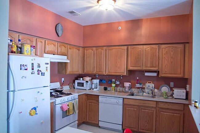 Kitchen - 834 Dominick Ct
