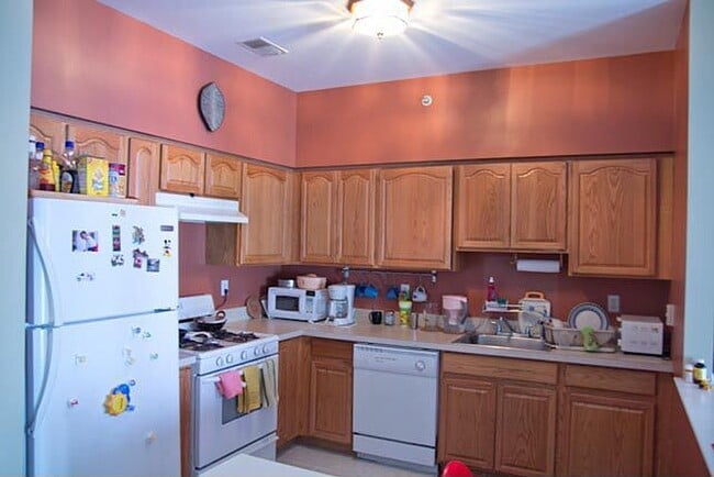 Kitchen - 834 Dominick Ct