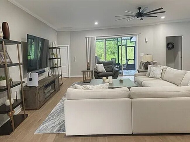 Foto del edificio - Spacious 4BR House in Jacksonville