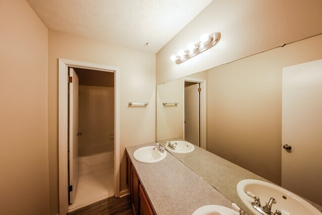 Foto del edificio - Adorable 4 Bedroom Home
