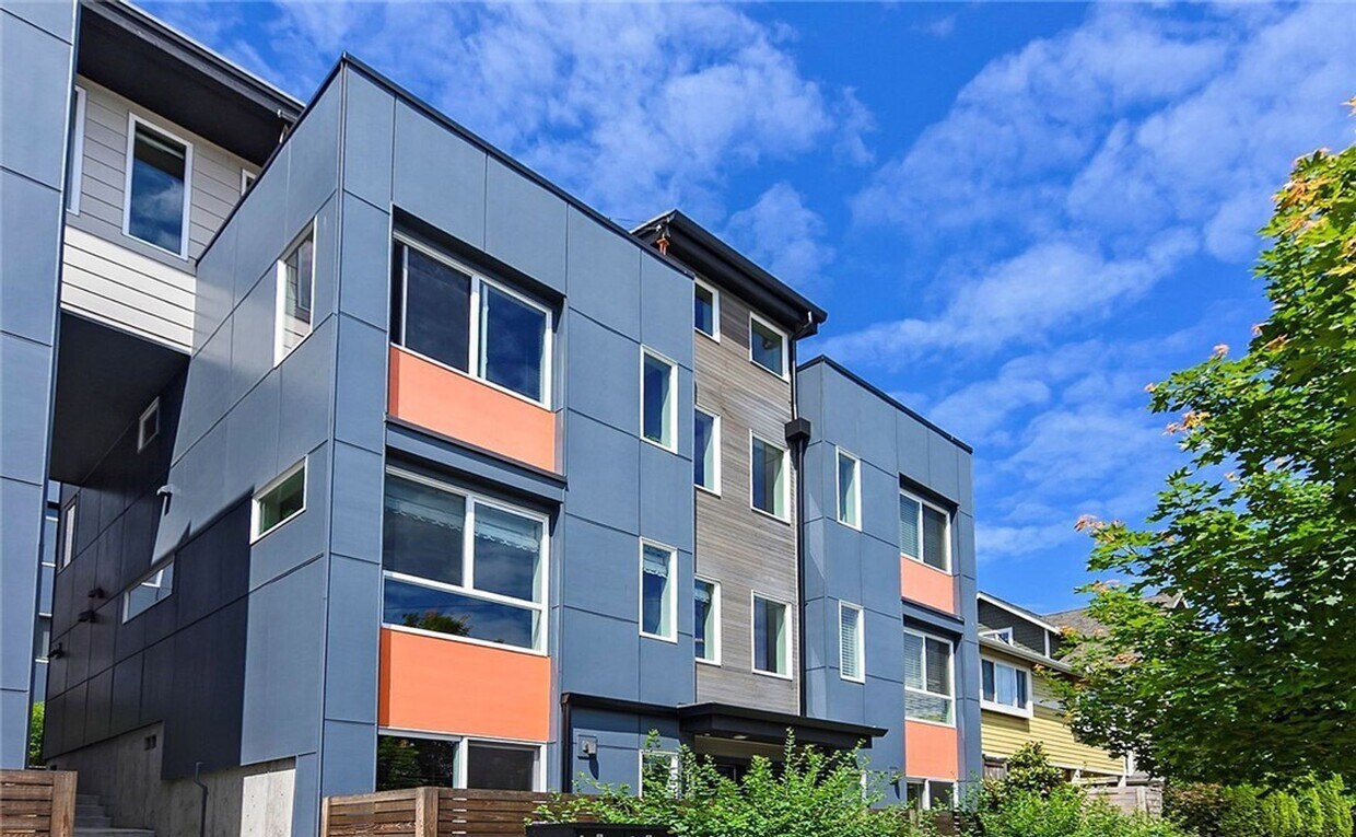 Primary Photo - LUXURY WEST SEATTLE TOWNHOME FOR RENT; AVA...