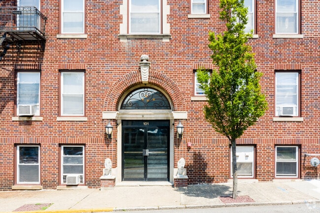 Building Photo - Edsall Court