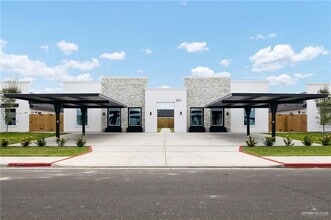 Building Photo - 15 Selena St