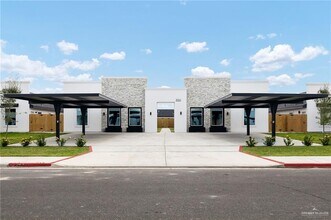 Building Photo - 15 Selena St