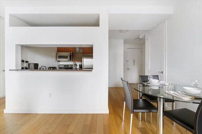 Foto del edificio - 254 W 54th St