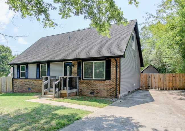 Foto del edificio - Single Family Home in Clarksville