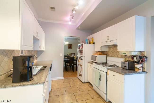 Building Photo - 269 Perry Ave