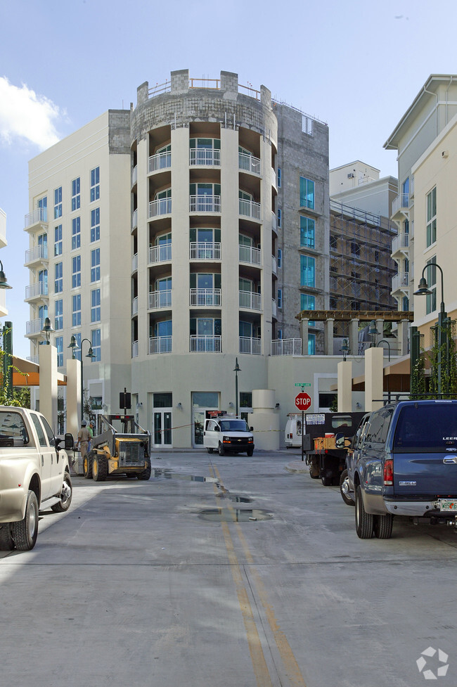 Building Photo - Downtown Dadeland