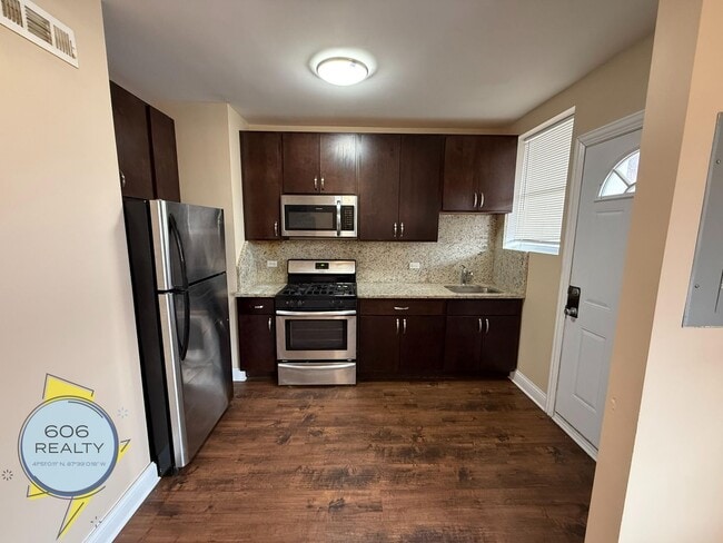 Foto del edificio - 2805 N Kilbourn Ave