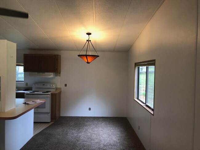 Foto del edificio - 17718 Roberts Rd NW