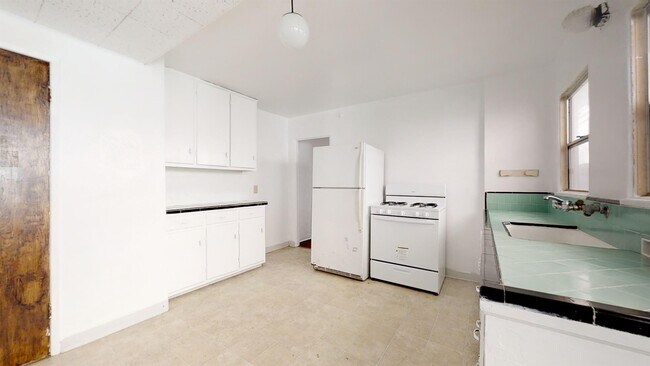 Building Photo - 1412 Palm Dr