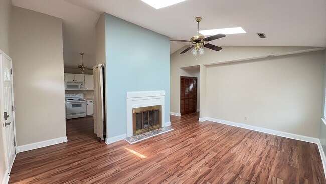 Building Photo - Beautifully Updated Home with Huge Screened Porch & Fenced Yard!