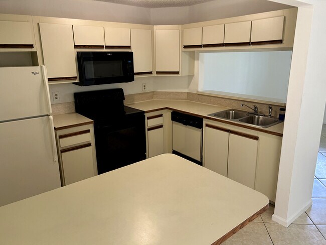 Building Photo - 1967 Discovery Cir E