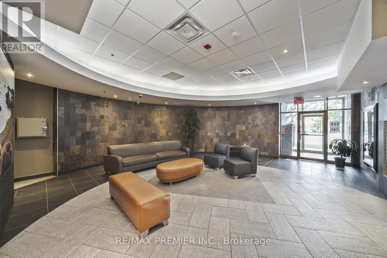 Photo du bâtiment - 890-890 Sheppard Ave W