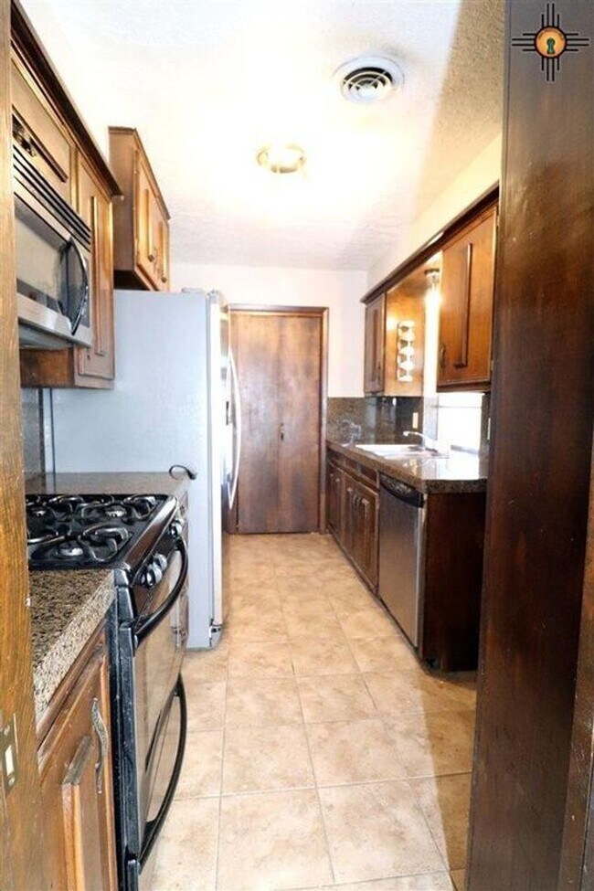 Building Photo - 2513 Axtell