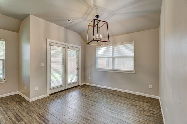 Building Photo - 1107 Magnolia Drive in Noble Available NOW...