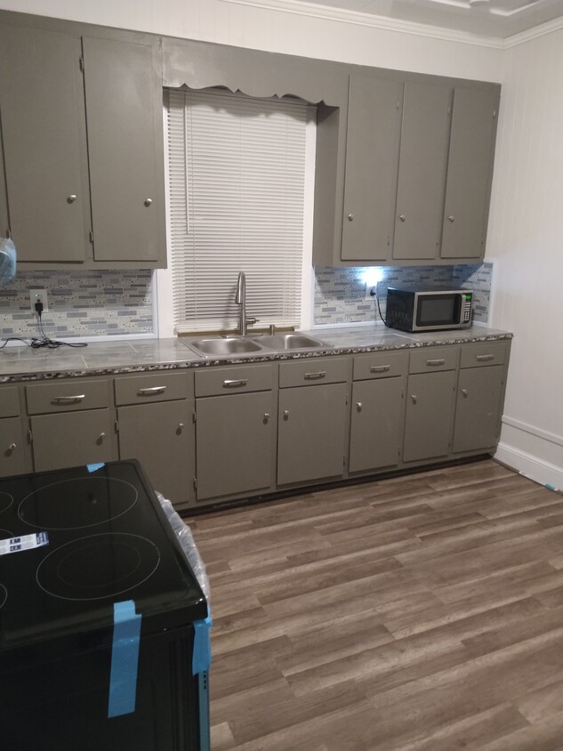 Kitchen - 509 S Commerce St