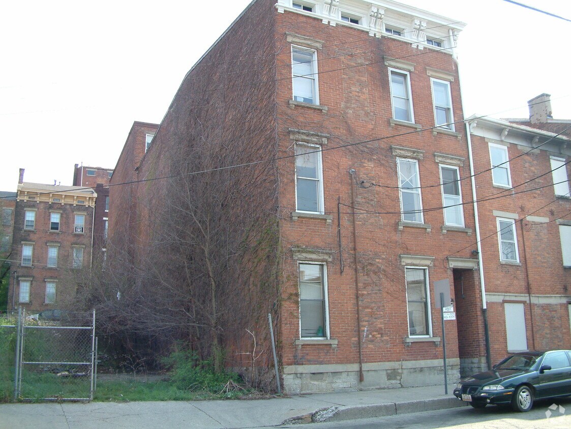 Building Photo - East Apartments