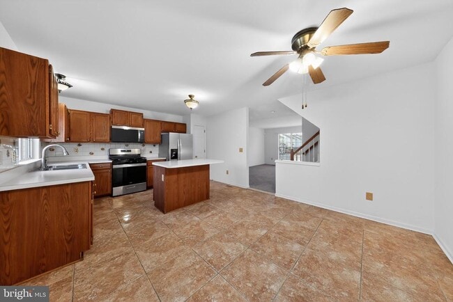 Building Photo - 409 Feather Dr