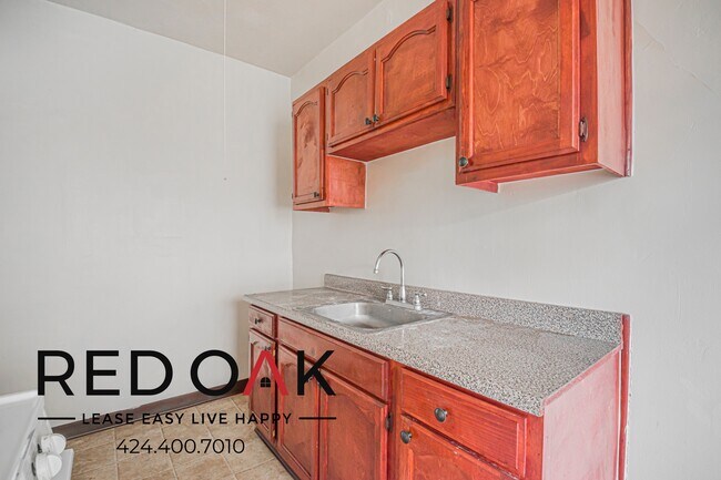 Foto del edificio - 246 S Kenmore Ave