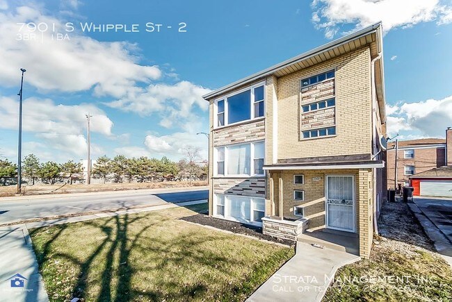 Building Photo - 3 bedroom in Chicago IL 60652