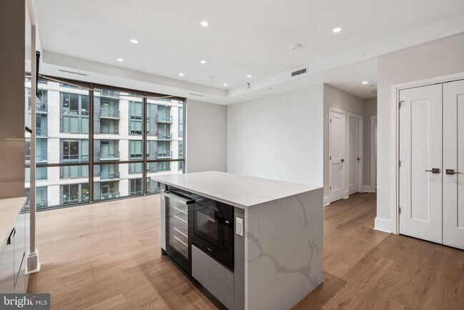 Foto del edificio - 7887 Jones Branch Dr