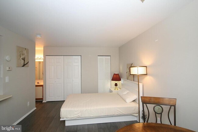 Foto del edificio - 9734 Hellingly Pl