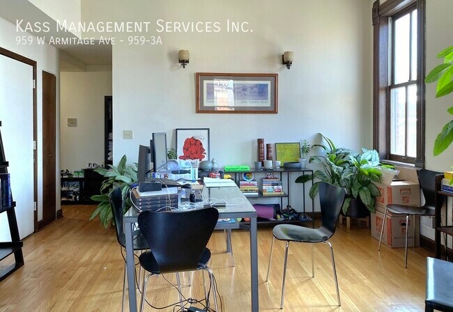 Foto del edificio - Spacious Lofty Apartment in the Heart of L...
