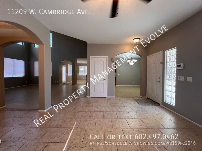 Foto del edificio - FABULOUS Lake-front Home!!