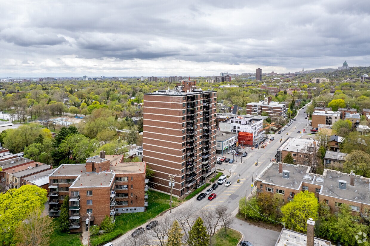 Aerial Photo - 6311 Av Somerled