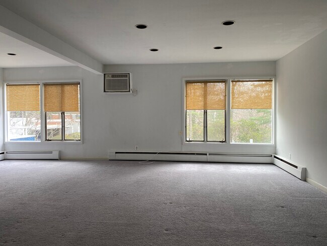 Building Photo - 64 N Lake Dr