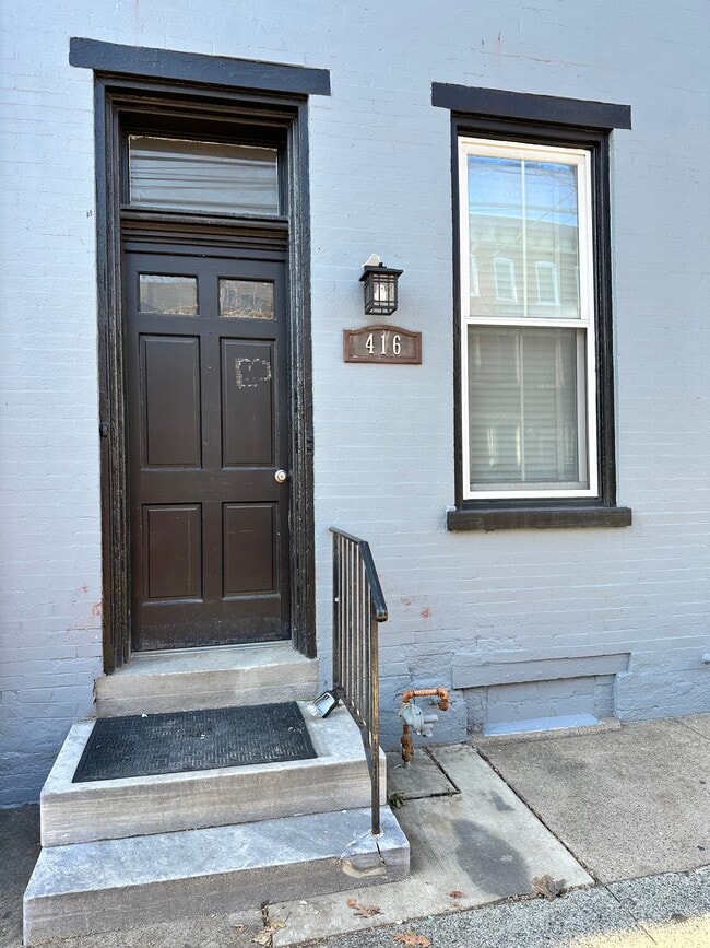 Building Photo - 416 N Queen St